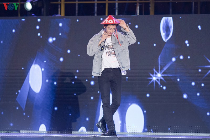 exo chanyeol đội nón lá, sehun chia sẻ rất nhớ việt nam tại k-pop super concert hình 10 exo chanyeol doi non la, sehun chia se rat nho viet nam tai k-pop super concert hinh 10