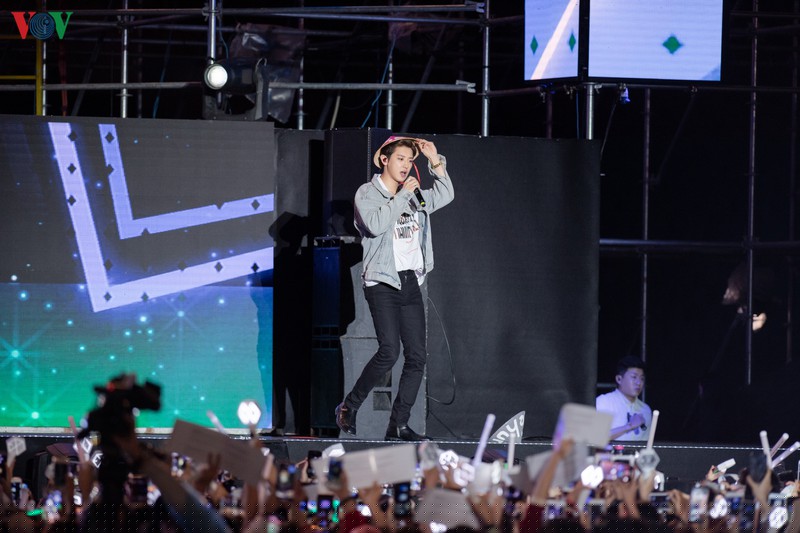 exo chanyeol đội nón lá, sehun chia sẻ rất nhớ việt nam tại k-pop super concert hình 11 exo chanyeol doi non la, sehun chia se rat nho viet nam tai k-pop super concert hinh 11