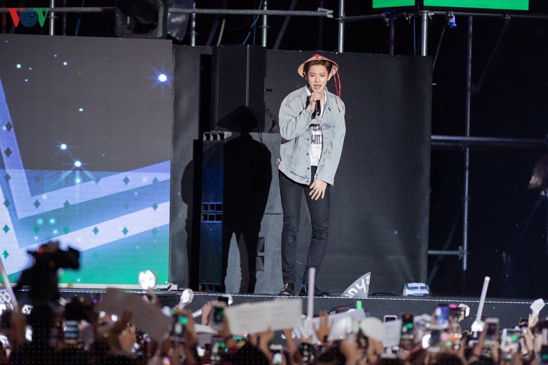 exo chanyeol đội nón lá, sehun chia sẻ rất nhớ việt nam tại k-pop super concert hình 12 exo chanyeol doi non la, sehun chia se rat nho viet nam tai k-pop super concert hinh 12