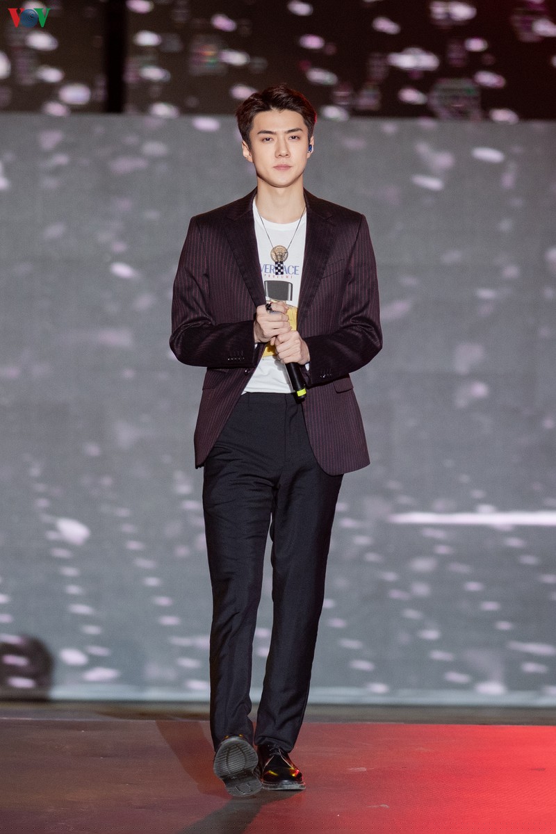 exo chanyeol đội nón lá, sehun chia sẻ rất nhớ việt nam tại k-pop super concert hình 17 exo chanyeol doi non la, sehun chia se rat nho viet nam tai k-pop super concert hinh 17