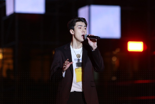 Hai chàng trai nhóm EXO-SC.