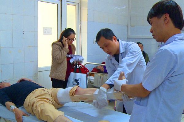 vi-pham-giao-thong-thanh-nien-o-thanh-hoa-dam-thang-vao-to-cong-tac