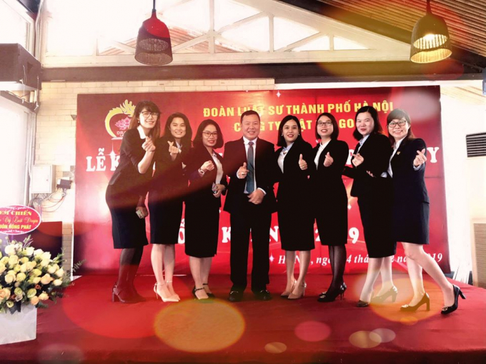 Tập thể cán bộ, nhân viên, chuyên viên, luật sư của công ty Luật Dragon đang hào hứng tiếp tục phát huy hết khả năng của mình để đáp ứng sự tin tưởng của khách hàng, của các cơ quan đoàn thể.