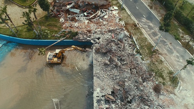 Nhiều hạng mục công viên bị tháo dỡ (Ảnh: CTV).