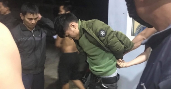 Dùng dao cướp tiền nhân viên cây xăng, kẻ ác bị bắt ngay tại trận