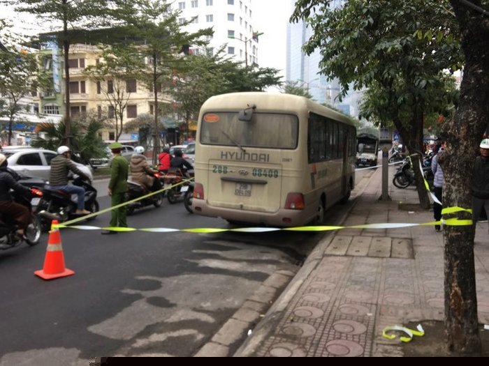 Tài xế xe khách nằm gục tử vong trên vô lăng