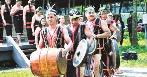 Độc đáo Tết ăn than của người Giẻ Triêng