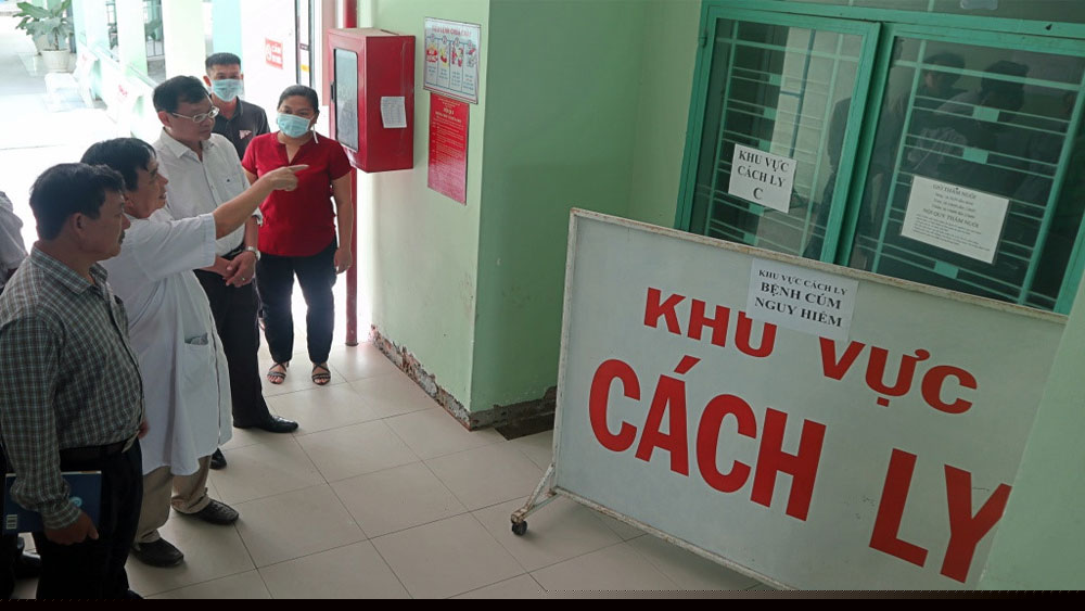 Bệnh nh&acirc;n người Trung Quốc c&oacute; biểu hiện ho, sốt &acirc;m t&iacute;nh với chủng mới của vi r&uacute;t Corona.