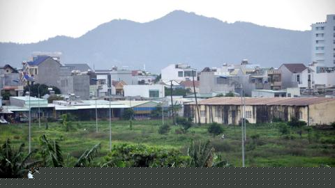 Xay nha o cho can bo quan doi tren dat quoc phong