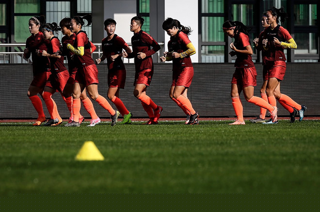 Tuyển bóng đá nữ Trung Quốc gặp khó giữa đại dịch vi rút corona. Ảnh: AFP/Báo Thanh niên
