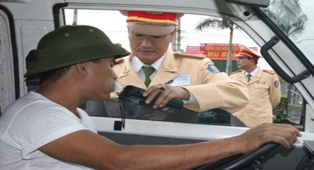 Thổi đo nồng độ cồn có lây virus Corona?