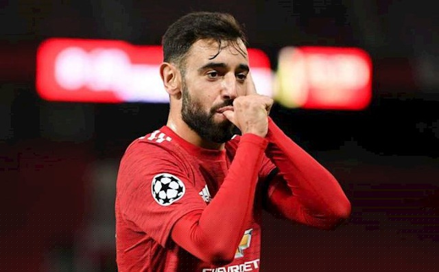 Kể từ khi gia nhập Man Utd vào tháng 1/2020, Bruno Fernandes đã thi đấu vô cùng ấn tượng. Cầu thủ này thích nghi nhanh chóng và trở thành nhạc trưởng trong lối chơi của Man Utd. Những đóng góp của ngôi sao người Bồ Đào Nha là rất lớn. Sau 29 trận ra sân cho Man Utd ở Premier League, Bruno Fernandes đã đặt dấu giày vào 32 bàn thắng (chiếm hơn 50% tổng số bàn của toàn đội). Thống kê cho thấy, thành tích của Man Utd đã ngang bằng với Liverpool kể từ thời điểm Bruno Fernandes xuất hiện.
