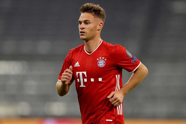 Dù xuất thân là hậu vệ phải nhưng Joshua Kimmich lại thi đấu vô cùng thành công trong vai trò tiền vệ trung tâm. Thậm chí, khi thi đấu ở vị trí này, Joshua Kimmich còn phát huy đầy đủ sự xông xáo của mình. Anh chính là hạt nhân quan trọng giúp Bayern Munich đoạt cú ăn 5 mùa giải vừa qua.