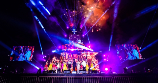 Gần 20.000 cư dân Ecopark mãn nhãn cùng đại tiệc countdown hoành tráng