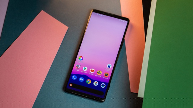 Sony Xperia 1 III - Theo một số nguồn tin, Xperia 1 III sẽ được ra mắt vào cuối tháng 2 hoặc đầu tháng 3 tới. Nguồn tin này cũng cho biết rằng máy sẽ sở hữu nhiều nâng cấp về màn hình cũng như camera so với thế hệ tiền nhiệm. Trong khi đó, thiết kế tổng thể của máy nhiều khả năng sẽ không có sự thay đổi.