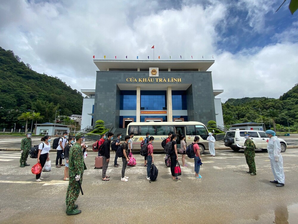 Hơn 100 nam nữ nhập cảnh trái phép từ Trung Quốc vào Việt Nam