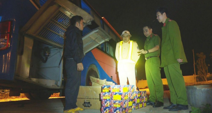 Hiện trường vụ bắt giữ 1,4 tạ pháo hoa.