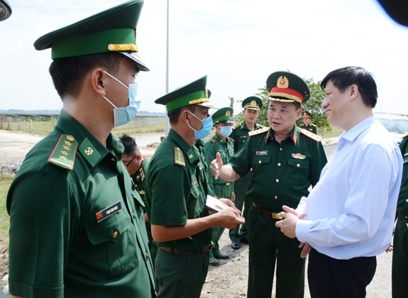 Kiên quyết ngăn chặn dịch Covid-19 lây lan qua biên giới