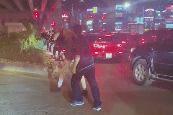 ài xế lên gối, đánh gãy răng nam thanh niên vì bị nhắc là công an