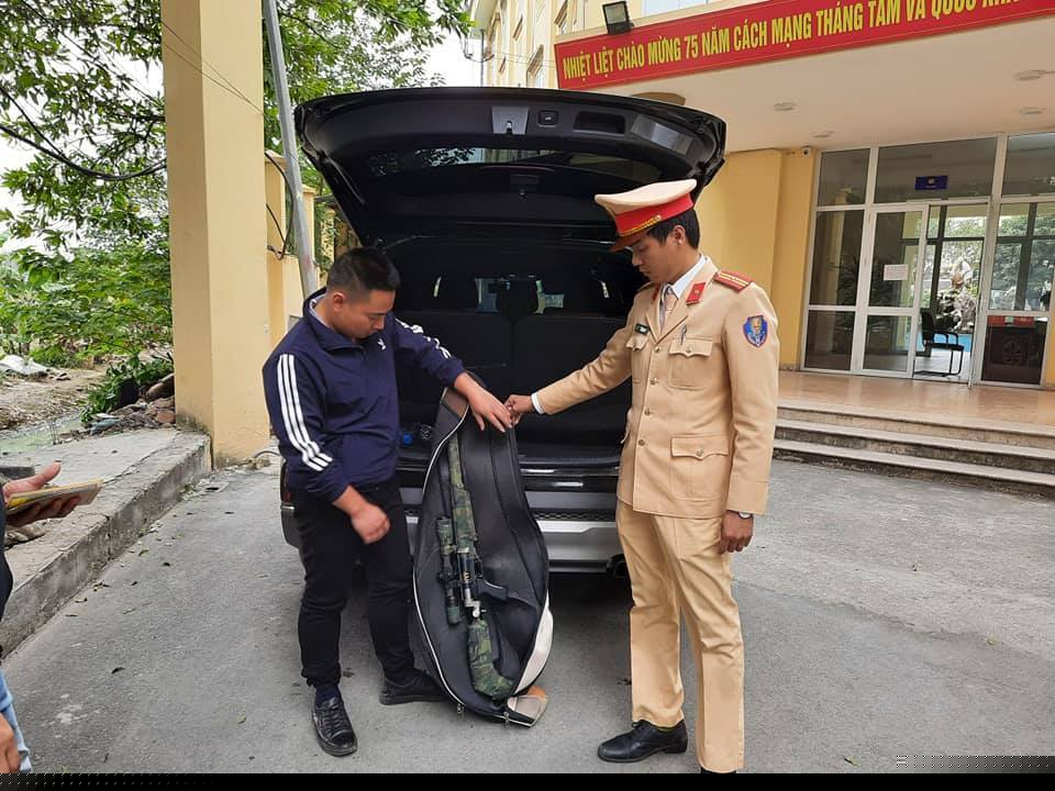 Khẩu súng tang vật của vụ việc.