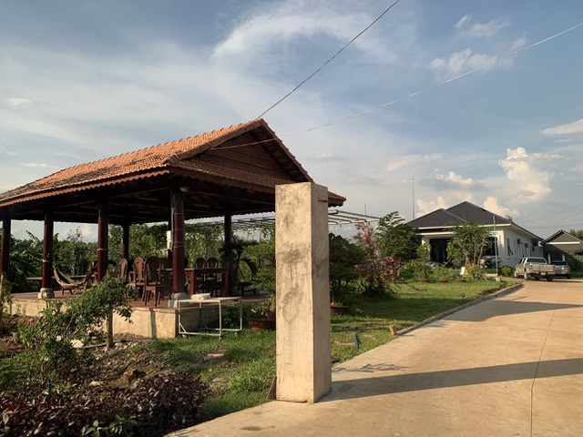 Nhưng cũng có người về đây xây nhà nghỉ dưỡng