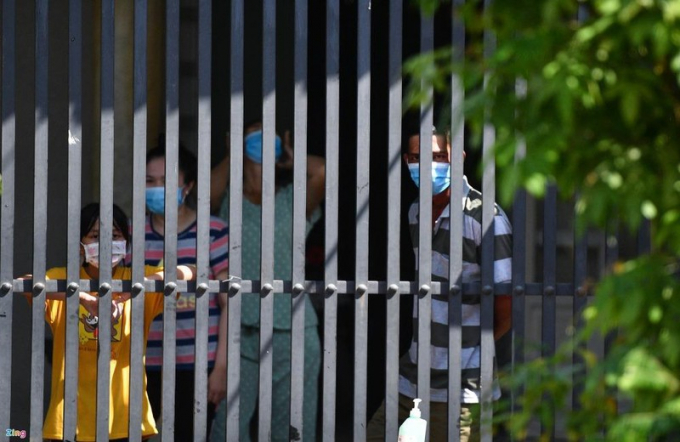 Một khu dân cư tại TP HCM bị phong tỏa vì liên quan ca mắc Covid-19.