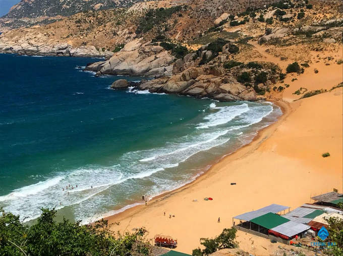 Crystal Bay đ&atilde; nh&igrave;n thấy tiềm năng to lớn của v&ugrave;ng đất sa mạc c&oacute; biển, n&uacute;i, nắng, gi&oacute; v&agrave; c&aacute;t Mũi Dinh.