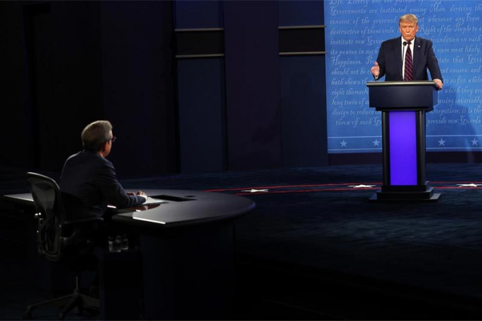 Tranh luận lần 1 náo loạn vì ông Trump liên tục cướp lời