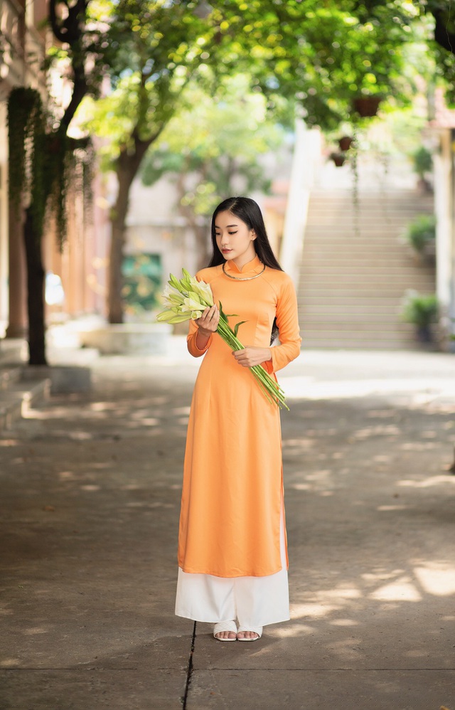 Khánh Nhi duyên dáng, thục nữ!