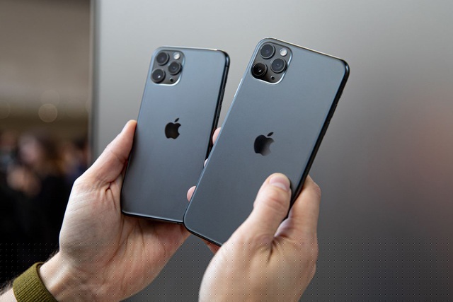 Trước khi bị khai tử, iPhone 11 Pro Max luôn dẫn đầu danh sách những thiết bị cao cấp bán chạy nhất tại nhiều hệ thống. Việc Apple ngừng bán mẫu máy này được xem là bước đi hoàn toàn phù hợp của hãng, tránh việc sản phẩm này sẽ cạnh tranh trực tiếp với những chiếc iPhone 12 vừa ra mắt, gây ảnh hưởng đến doanh số bán hàng.