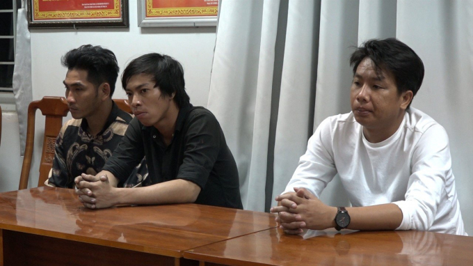 Nhóm người khai do mâu thuẫn với gia đình nạn nhân trong việc lấy địa chỉ nhà này đặt, nhận hàng qua mạng nhưng bị nhắc nhở.