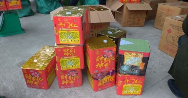 Yên Bái: Bắt giữ xe ô tô vận chuyển trái phép gần 500 kg pháo nổ