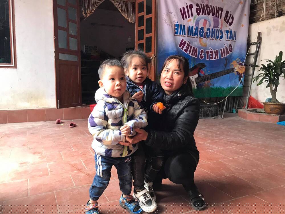 Hai cháu nhỏ có hoàn cảnh vô cùng đáng thương