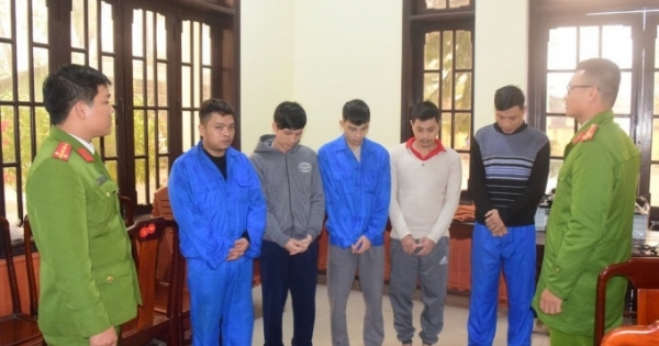 Tụ tập đánh bạc tại quán cà phê, 9 đối tượng bị bắt giữ