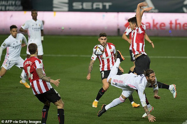 Real Madrid chơ đầy bế tắc và thiếu tập trung trong phòng ngự