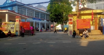 Hà Giang: Nghi ngộ độc sau khi ăn thực phẩm được đoàn từ thiện phát, 100 học sinh nhập viện