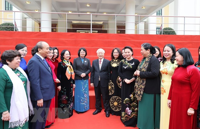 Tổng B&iacute; thư, Chủ tịch nước Nguyễn Ph&uacute; Trọng, Thủ tướng Nguyễn Xu&acirc;n Ph&uacute;c v&agrave; Chủ tịch Quốc hội Nguyễn Thị Kim Ng&acirc;n với c&aacute;c đồng ch&iacute; l&atilde;nh đạo Đảng, Nh&agrave; nước v&agrave; c&aacute;c đại biểu dự Hội nghị. (Ảnh: Tr&iacute; Dũng/TTXVN)