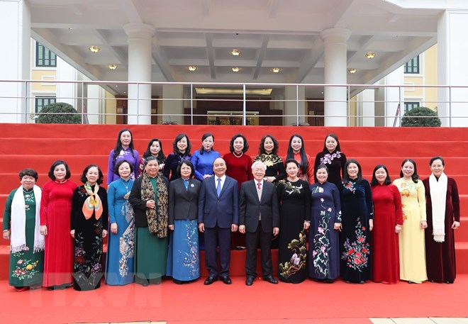 Tổng B&iacute; thư, Chủ tịch nước Nguyễn Ph&uacute; Trọng, Thủ tướng Nguyễn Xu&acirc;n Ph&uacute;c v&agrave; Chủ tịch Quốc hội Nguyễn Thị Kim Ng&acirc;n với c&aacute;c đồng ch&iacute; l&atilde;nh đạo Đảng, Nh&agrave; nước v&agrave; c&aacute;c đại biểu dự Hội nghị. (Ảnh: Tr&iacute; Dũng/TTXVN)