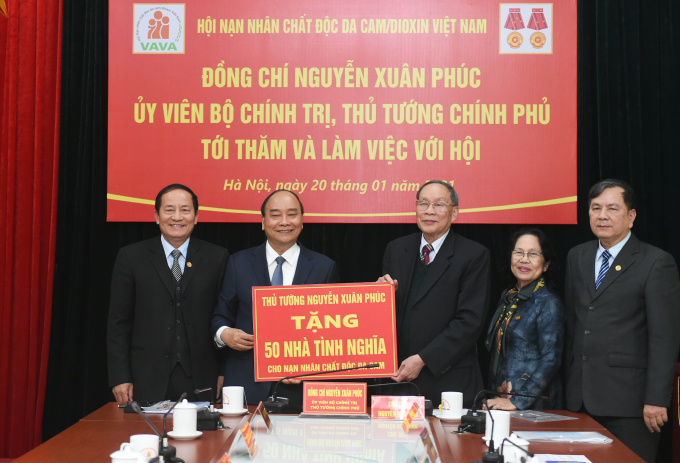 Thu tuong tang 50 nha tinh nghia cho cac nan nhan chat doc da cam