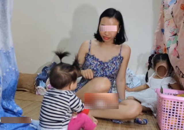 Một số video xuất hiện cả trẻ em xen lẫn các hình ảnh 'hớ hênh', không phù hợp độ tuổi với đối tượng xem kênh mà không được gắn mác cảnh báo từ YouTube.