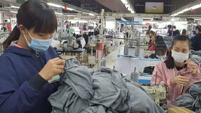 Vì hoàn cảnh khó khăn, nhiều công nhân không về quê ăn Tết. (Ảnh minh họa)