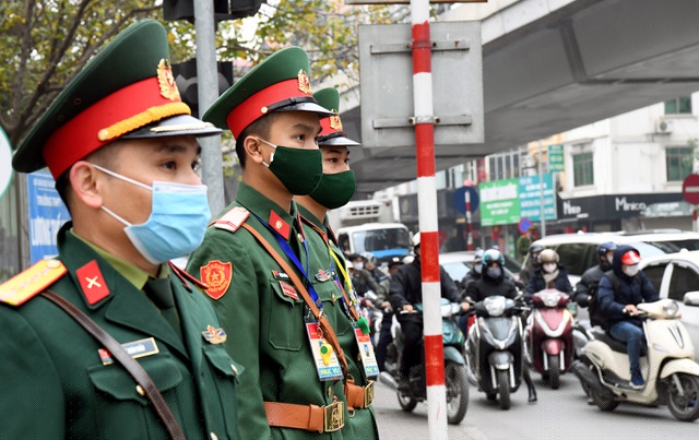 Các chiến sĩ Bộ Tư lệnh Thủ đô tham gia thực diễn phương án dẫn đoàn.