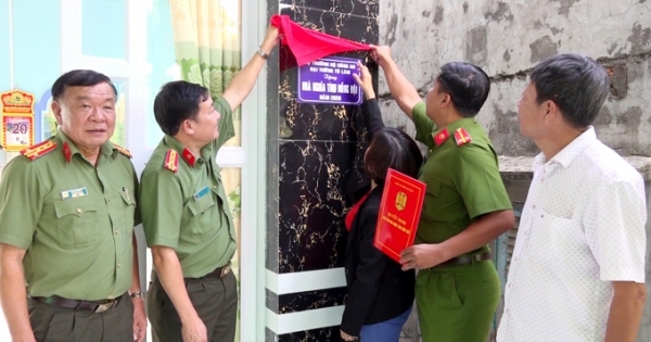 An Giang: Trao 02 căn nhà “Nghĩa tình đồng đội” do Bộ trưởng Tô Lâm hỗ trợ