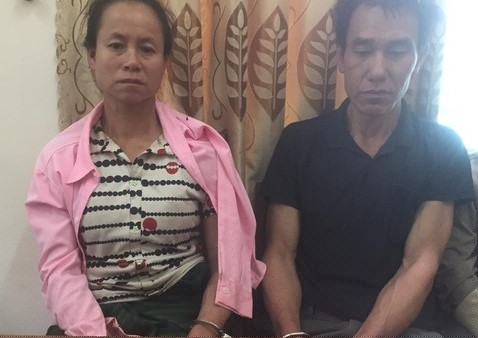 Hai vợ chồng Phon và Phanh tại cơ quan điều tra.