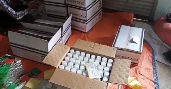 An Giang: Phát hiện 2 đối tượng nghi vấn làm giả nhãn hiệu xuất xứ thuốc bảo vệ thực vật