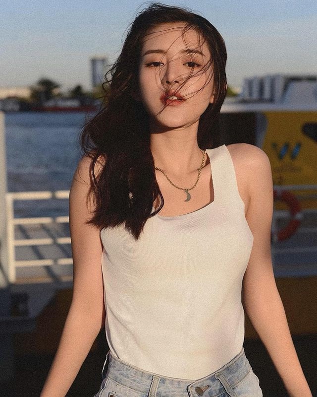 Th&ugrave;y Tr&acirc;m từng tham gia một số MV ca nhạc v&agrave; phim ngắn. 