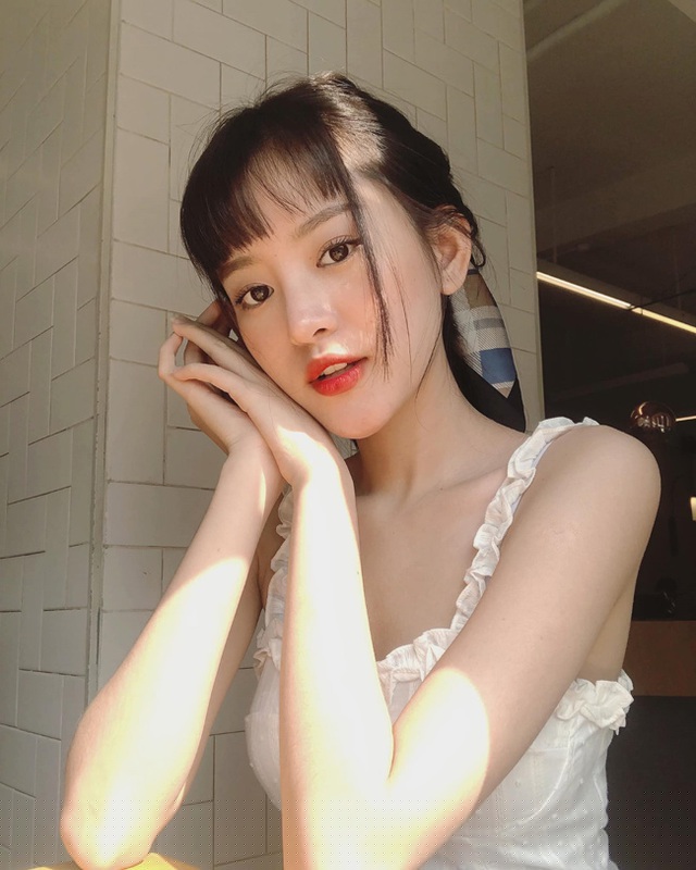 H&igrave;nh ảnh đời thường xinh đẹp của hot girl 21 tuổi. 