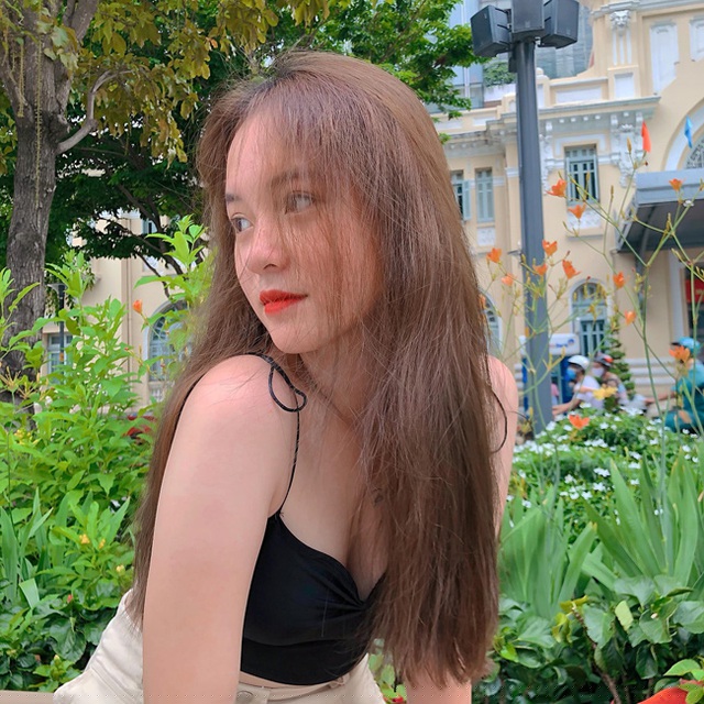 Ngọc Tr&acirc;m g&acirc;y ch&uacute; &yacute; bởi phong c&aacute;ch ăn mặc gợi cảm v&agrave; t&aacute;o bạo. 