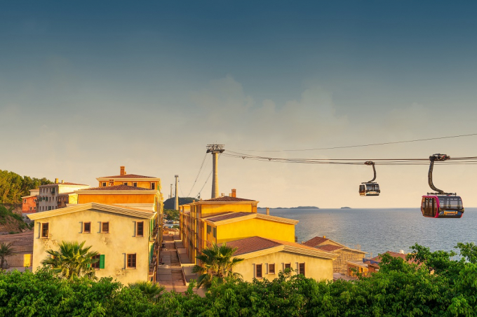 Anh 6_Cap treo qua Thi tran Dia Trung Hai Primavera