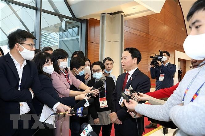 Đồng chí Đỗ Đức Duy, Bí thư Tỉnh ủy Yên Bái trả lời phỏng vấn của phóng viên cơ quan thông tấn, báo chí. (Ảnh: TTXVN)